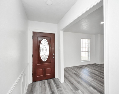 8011 La Roche Lane - Photo Thumbnail 13