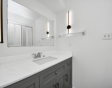 8011 La Roche Lane - Photo Thumbnail 32