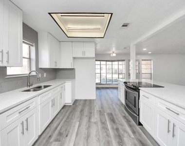8011 La Roche Lane - Photo Thumbnail 23