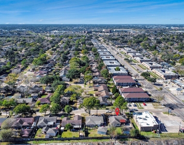8011 La Roche Lane - Photo Thumbnail 1