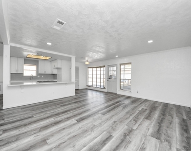 8011 La Roche Lane - Photo Thumbnail 14