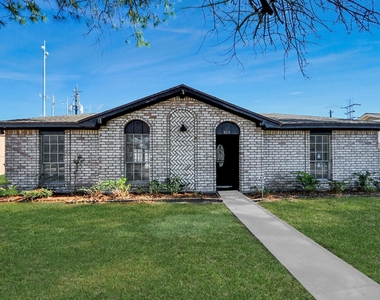 8011 La Roche Lane - Photo Thumbnail 3