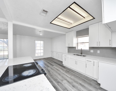 8011 La Roche Lane - Photo Thumbnail 21