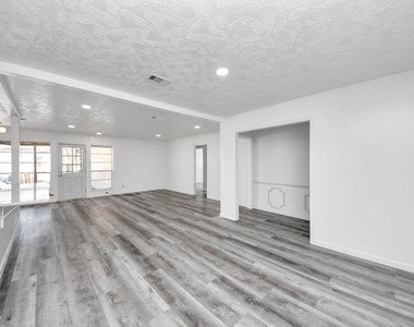 8011 La Roche Lane - Photo Thumbnail 10