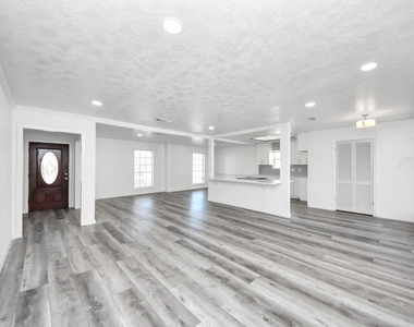 8011 La Roche Lane - Photo Thumbnail 12