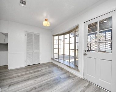 8011 La Roche Lane - Photo Thumbnail 24
