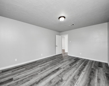 8011 La Roche Lane - Photo Thumbnail 29