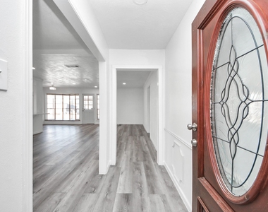 8011 La Roche Lane - Photo Thumbnail 8