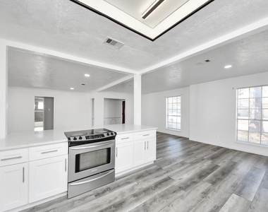 8011 La Roche Lane - Photo Thumbnail 22