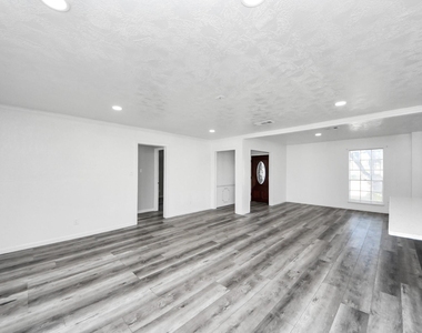 8011 La Roche Lane - Photo Thumbnail 11