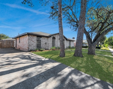 8011 La Roche Lane - Photo Thumbnail 5