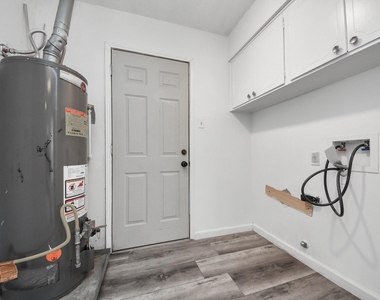 8011 La Roche Lane - Photo Thumbnail 26