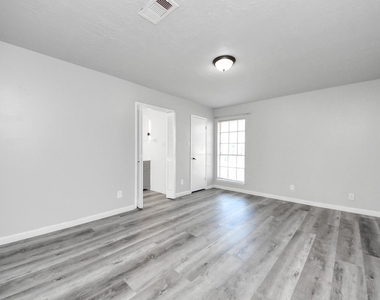 8011 La Roche Lane - Photo Thumbnail 27