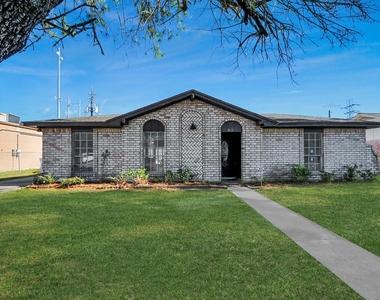 8011 La Roche Lane - Photo Thumbnail 2