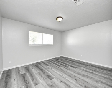 8011 La Roche Lane - Photo Thumbnail 35