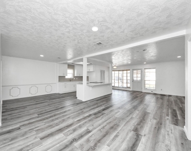 8011 La Roche Lane - Photo Thumbnail 9