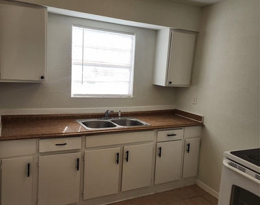 14033 Garber Lane - Photo Thumbnail 7