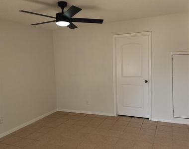 14033 Garber Lane - Photo Thumbnail 3