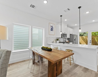 1448 Dewalt Street - Photo Thumbnail 6