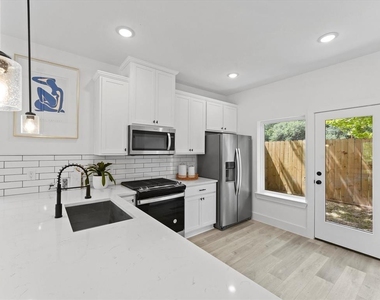 1448 Dewalt Street - Photo Thumbnail 7