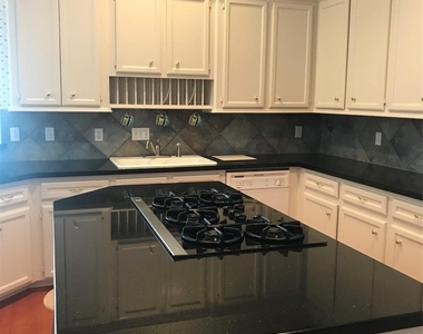 2429 Chantilly Lane - Photo Thumbnail 18