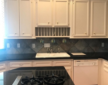 2429 Chantilly Lane - Photo Thumbnail 20