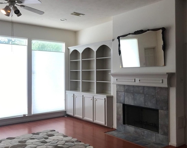 2429 Chantilly Lane - Photo Thumbnail 13
