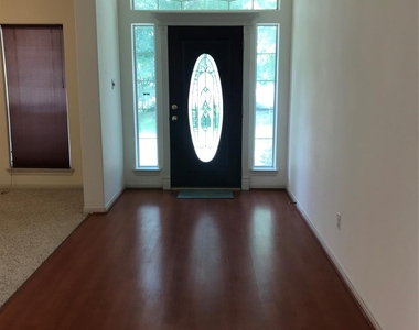 2429 Chantilly Lane - Photo Thumbnail 9