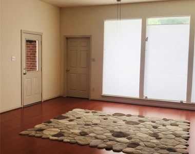 2429 Chantilly Lane - Photo Thumbnail 15