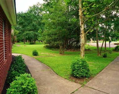 2429 Chantilly Lane - Photo Thumbnail 5