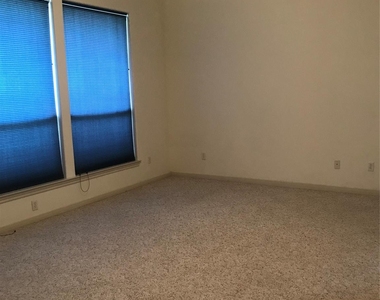 2429 Chantilly Lane - Photo Thumbnail 22
