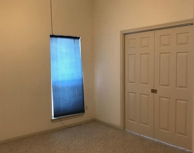 2429 Chantilly Lane - Photo Thumbnail 26