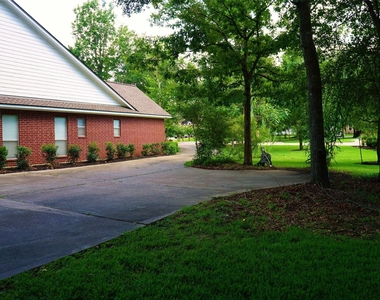 2429 Chantilly Lane - Photo Thumbnail 7