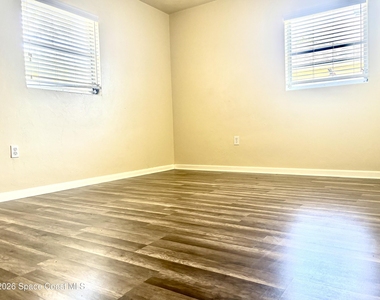 19 Orange Avenue - Photo Thumbnail 15