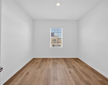 3346 Lapis Lake Dr - Photo Thumbnail 14
