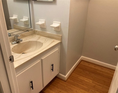 4908 38th Way S - Photo Thumbnail 7