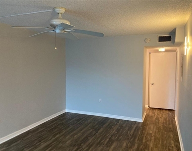 4908 38th Way S - Photo Thumbnail 10