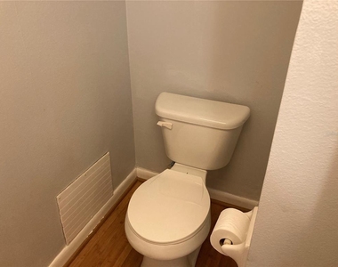 4908 38th Way S - Photo Thumbnail 8