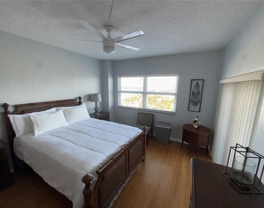 880 Mandalay Avenue - Photo Thumbnail 7
