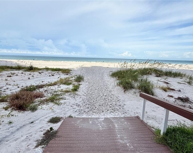 880 Mandalay Avenue - Photo Thumbnail 42