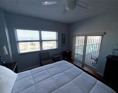 880 Mandalay Avenue - Photo Thumbnail 8