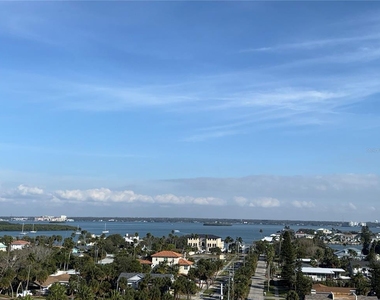 880 Mandalay Avenue - Photo Thumbnail 15
