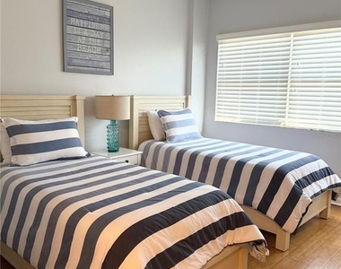 880 Mandalay Avenue - Photo Thumbnail 21