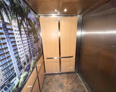 880 Mandalay Avenue - Photo Thumbnail 5