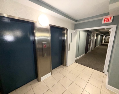 880 Mandalay Avenue - Photo Thumbnail 4
