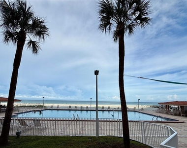 880 Mandalay Avenue - Photo Thumbnail 33