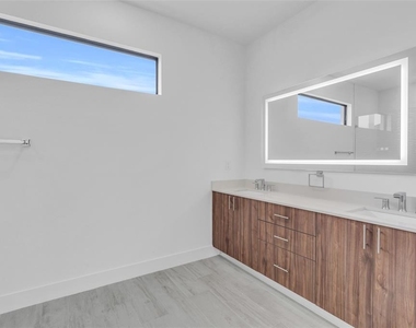 15401 Aqua Circle - Photo Thumbnail 31