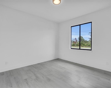 15401 Aqua Circle - Photo Thumbnail 33