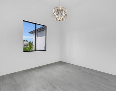 15401 Aqua Circle - Photo Thumbnail 25