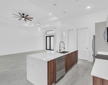 15401 Aqua Circle - Photo Thumbnail 21